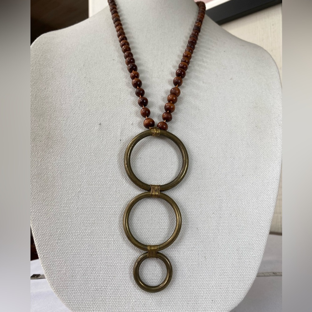 Long artisan brass ring and wood bead necklace - Picture 3 of 6